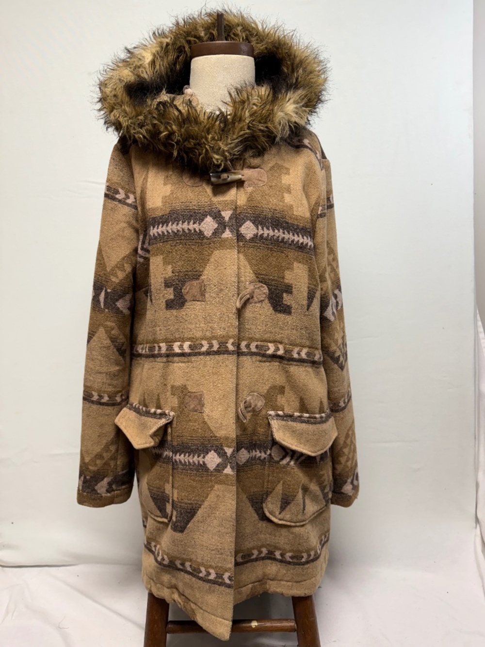 BB Dakota Southwestern Pattern Winter Toggle Coat with faux fur hood size Large